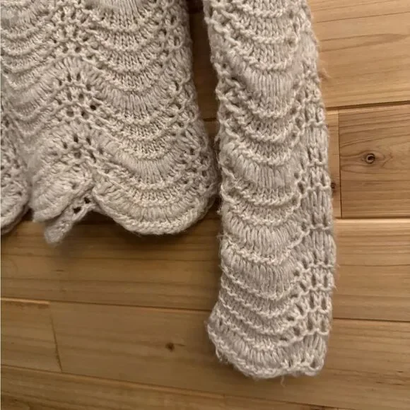 American Eagle Size XSmall Scalloped Wool Blend Knit Sweater - Picture 4 of 11